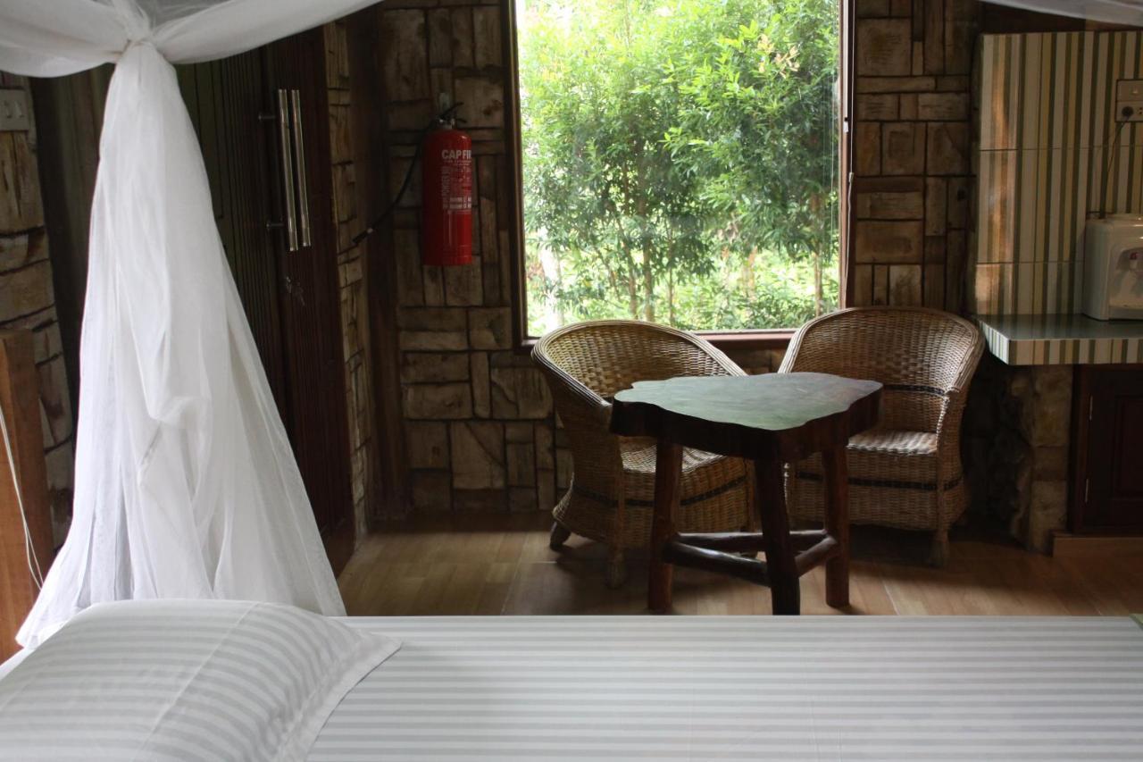 On The Rocks Bungalows, Restaurant And Jungle Trekking Tours Bukit Lawang Zewnętrze zdjęcie