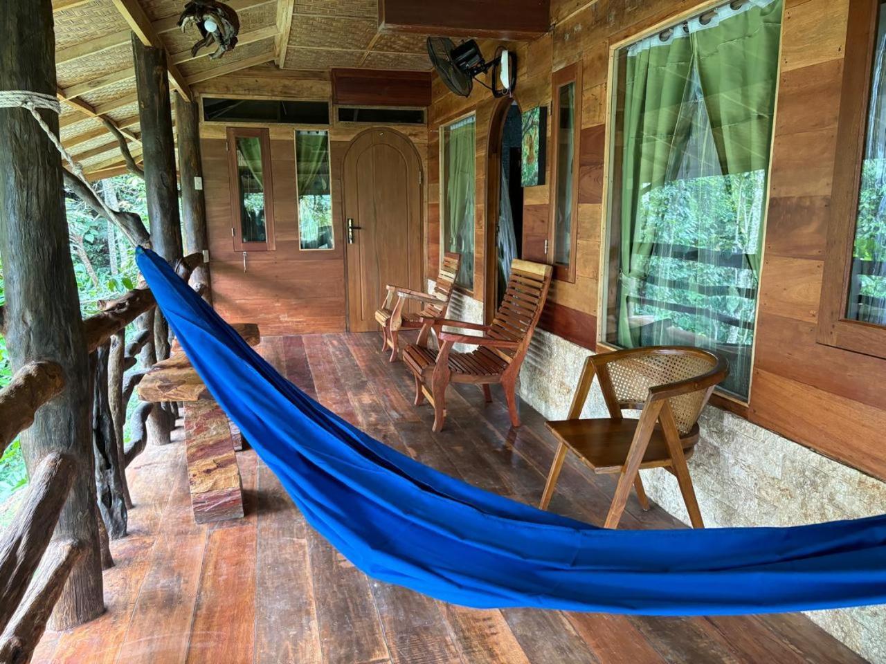 On The Rocks Bungalows, Restaurant And Jungle Trekking Tours Bukit Lawang Zewnętrze zdjęcie