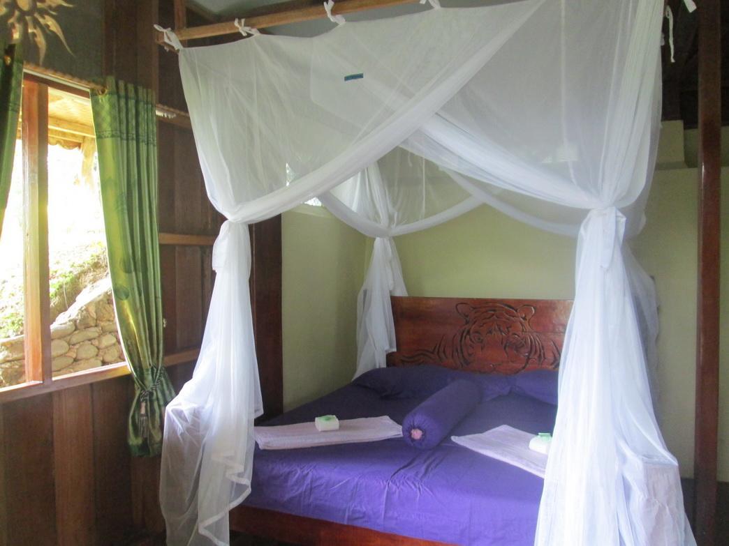 On The Rocks Bungalows, Restaurant And Jungle Trekking Tours Bukit Lawang Zewnętrze zdjęcie