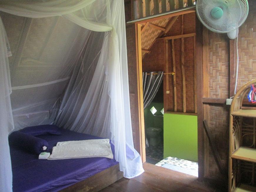On The Rocks Bungalows, Restaurant And Jungle Trekking Tours Bukit Lawang Zewnętrze zdjęcie